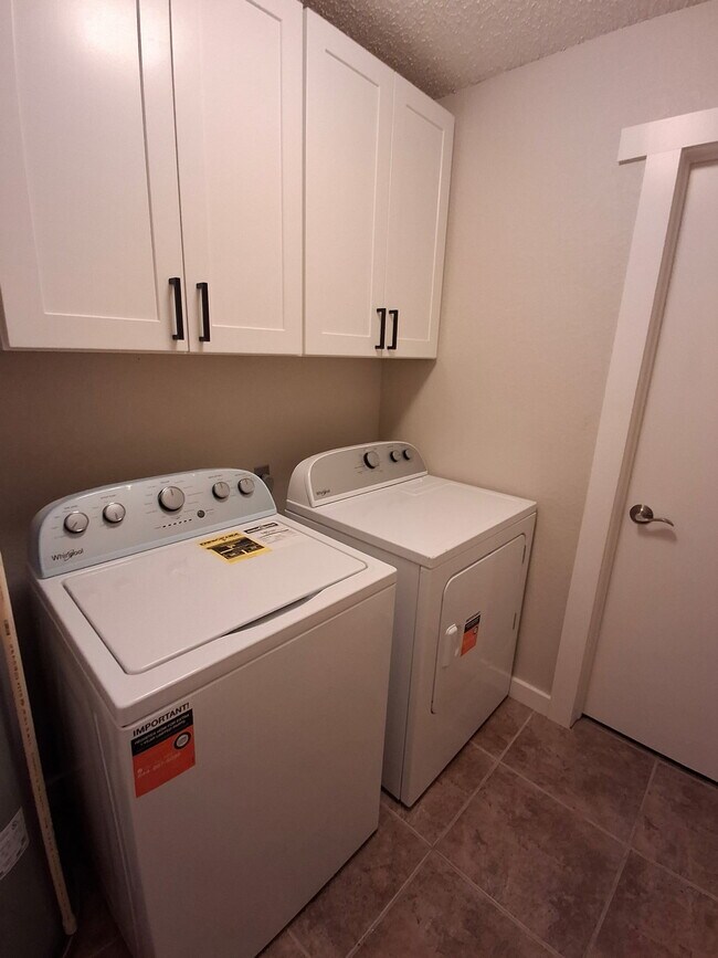 Building Photo - 3162 Chimney Cir