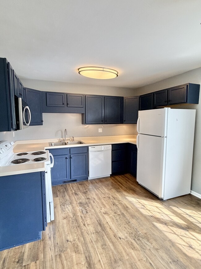 Building Photo - 1601 Thistle Dr