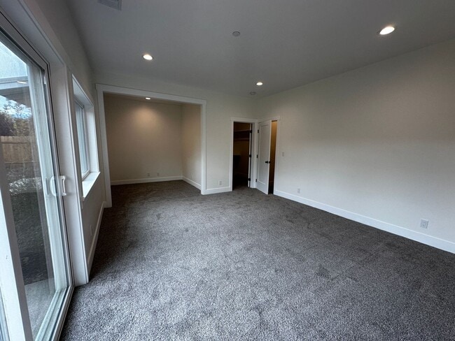 Building Photo - New Construction in Down Town Bishop West side!