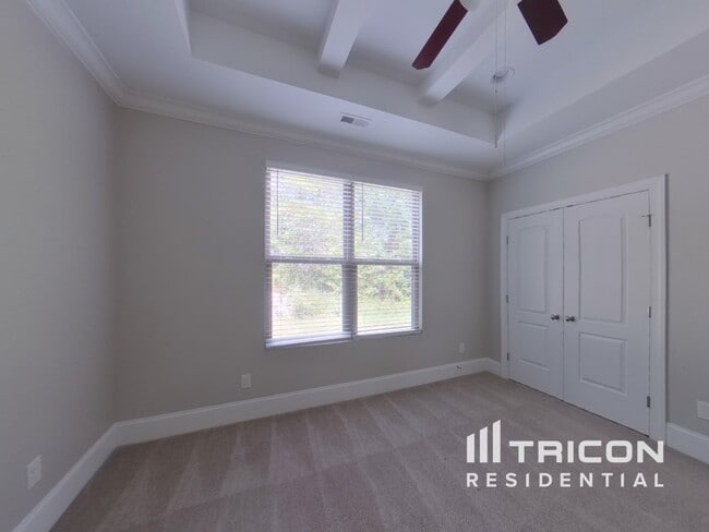 Building Photo - 211 E Quail Hollow Way