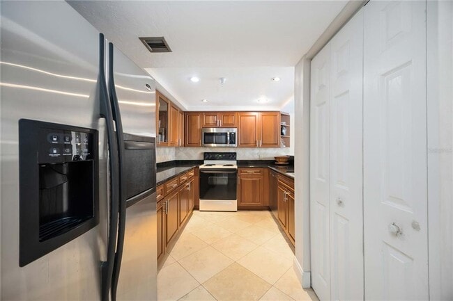 Building Photo - 11 Sunset Dr