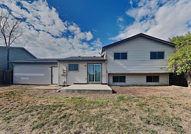 Building Photo - 10964 Elm Dr