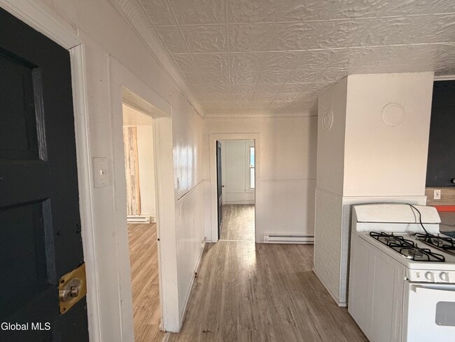 Building Photo - 54 Arch St