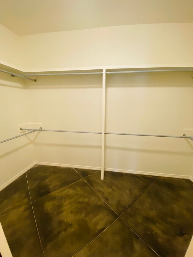 Building Photo - 5614 Gonzaga Ln