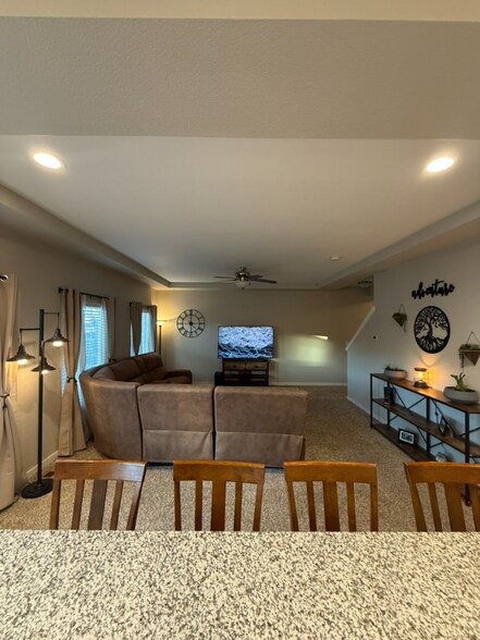 Building Photo - 7366 Weatherwood Dr