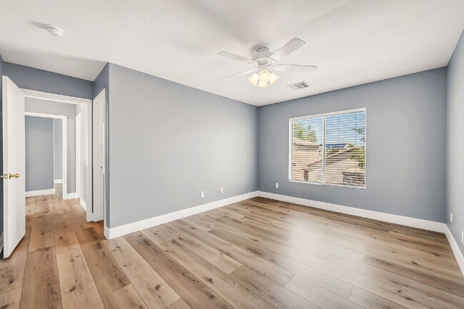 Building Photo - 2422 E Olivine Rd