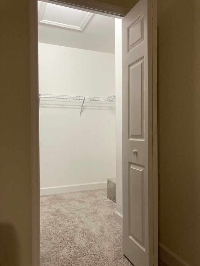 Building Photo - 350 Piper Ave