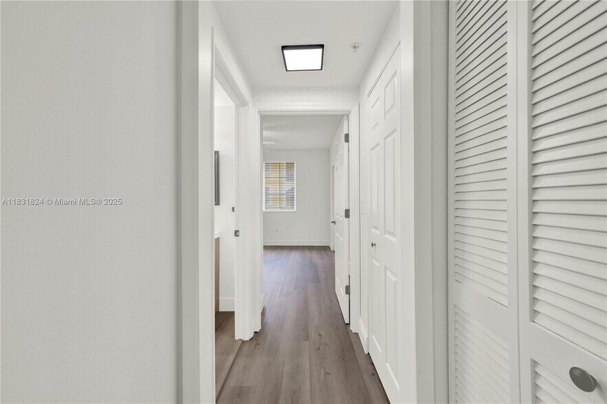 Building Photo - 2080 W Preserve Way