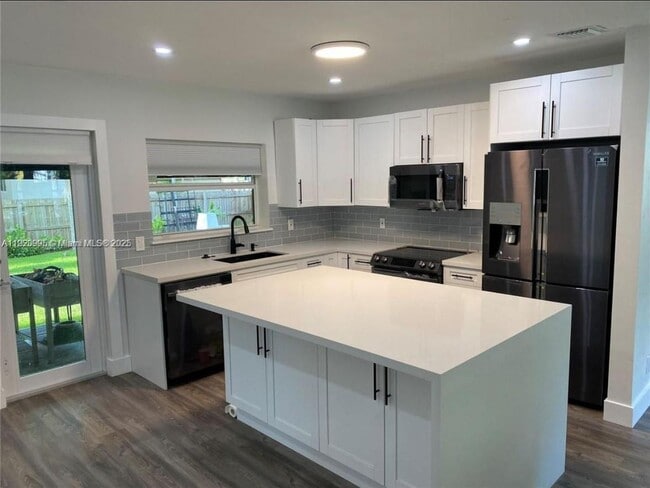 Building Photo - 6327 SW 44th St