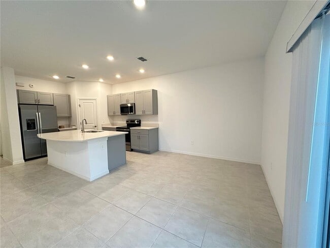 Building Photo - 2207 Portrait St