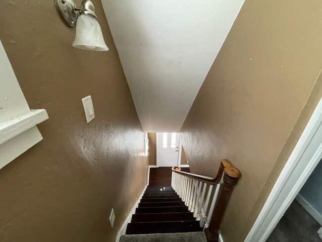 Building Photo - Charming 2BR Home with Large Yard & Porch in Mount Washington