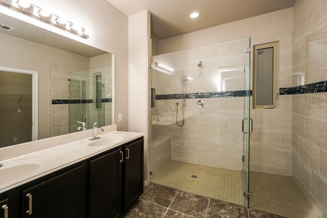 Building Photo - Spacious 3-Bedroom Brick Home