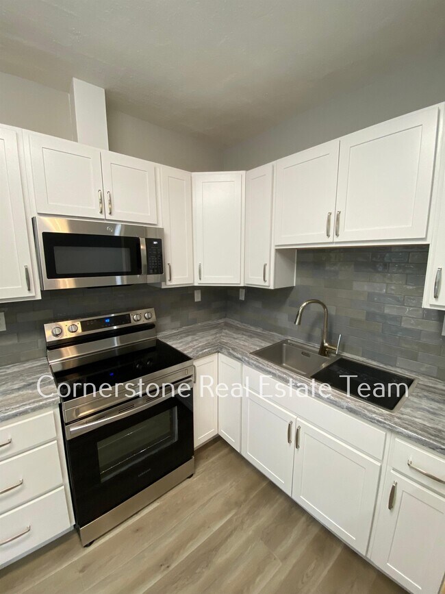 Building Photo - 2406 W Kiowa St