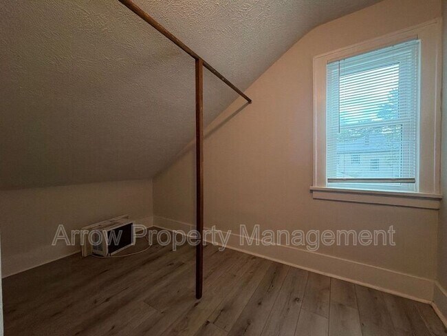Building Photo - 3304 S 40th St