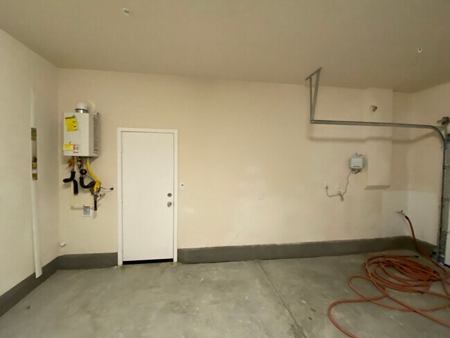 Building Photo - Beautiful Home with Solar