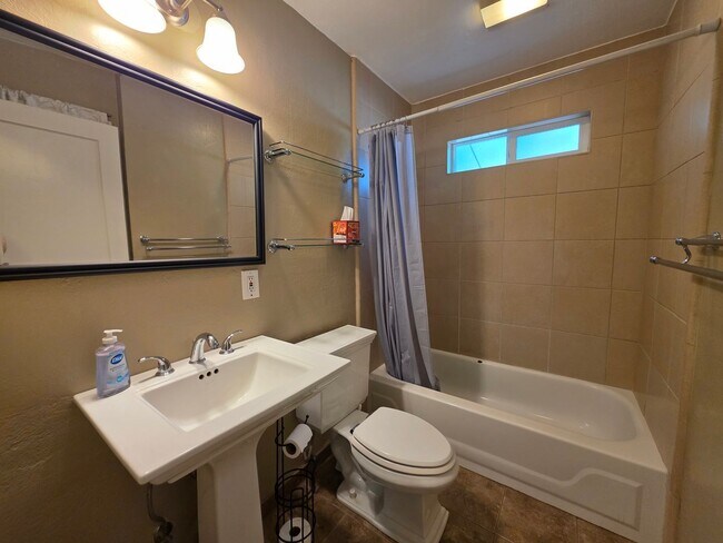 Building Photo - Charming Bungalow in La Loma neighborhood!