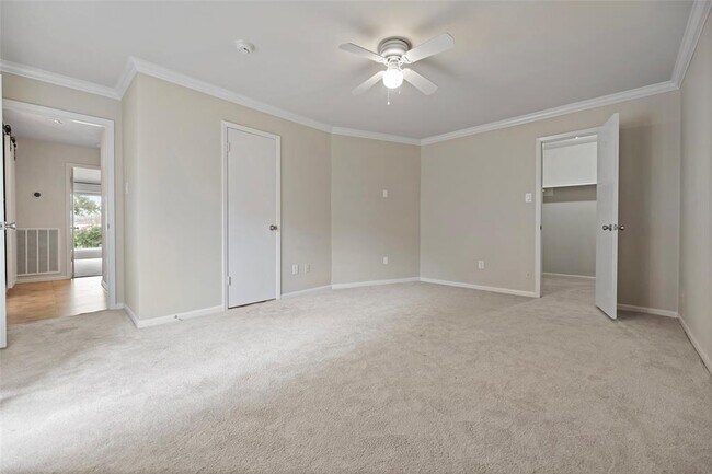 Building Photo - 534 Fox Briar Ln