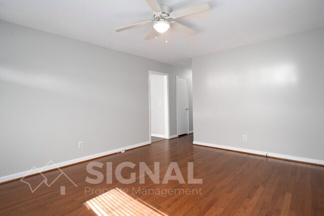 Building Photo - 2425 Circle Dr