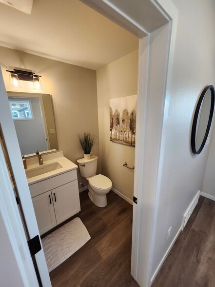 1/2 bath off main entrance hallway - 5318 Welder Ave