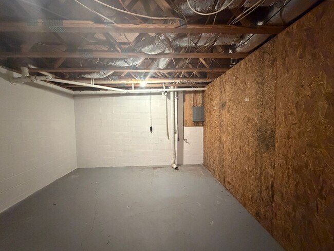 Building Photo - 4063-4063 Wynn St