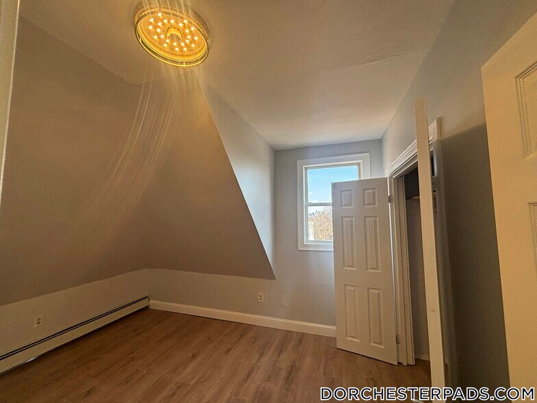 Building Photo - 53 Georgia St