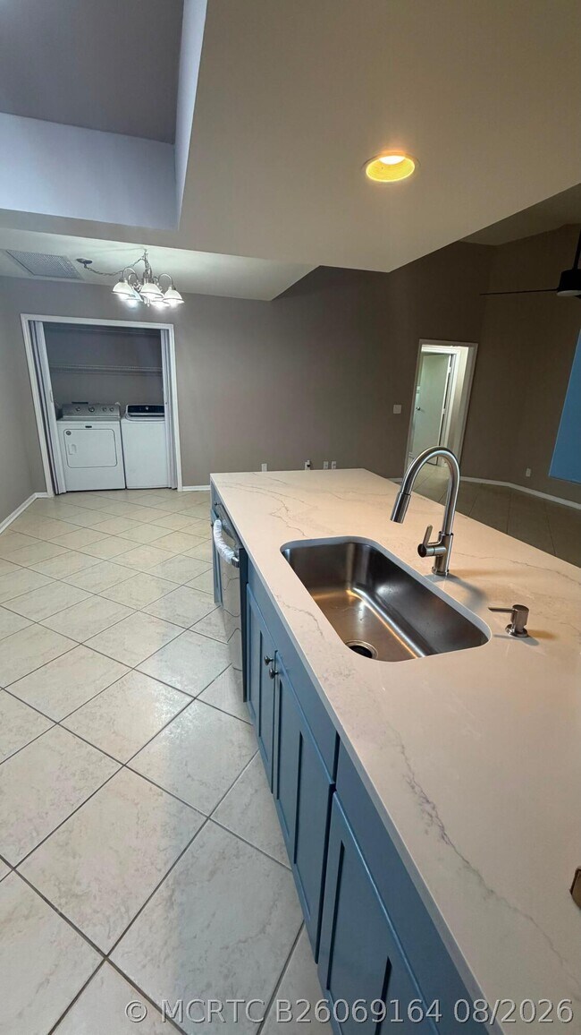 Building Photo - 1540 Chapparel Way