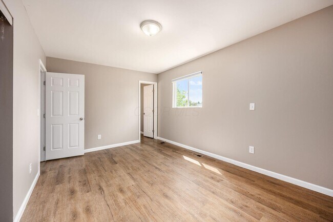 Building Photo - 3251 Foxpoint Dr