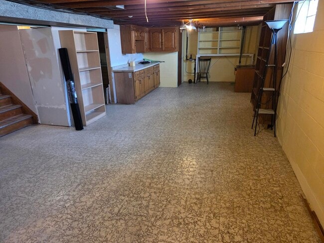 Building Photo - 2306 S 85th St