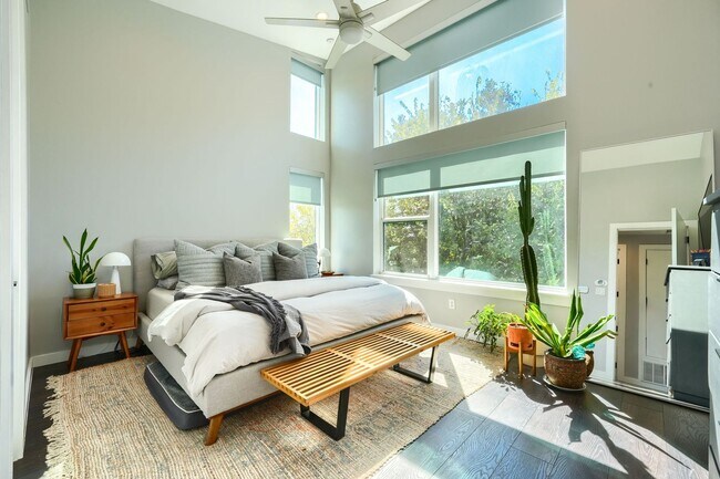 Building Photo - End Unit Townhome