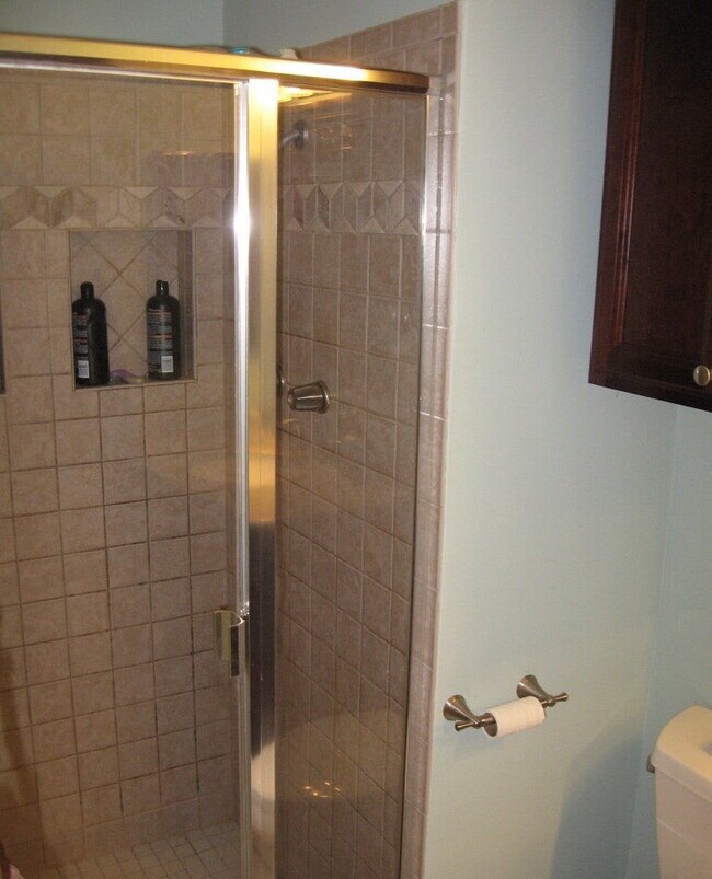 Building Photo - ASU Rooms for Rent – All Utilities Include...