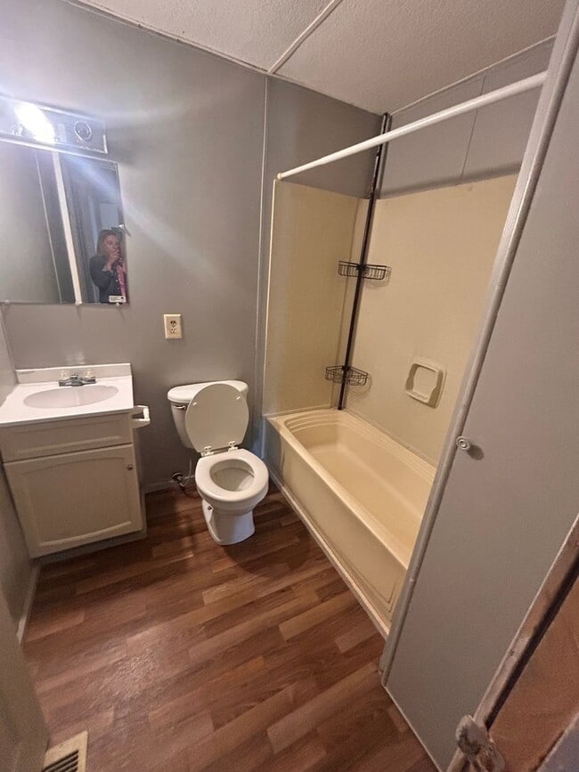Building Photo - 2 bed 1 bath duplex apartment in Bunker Hill Mobile Home Community