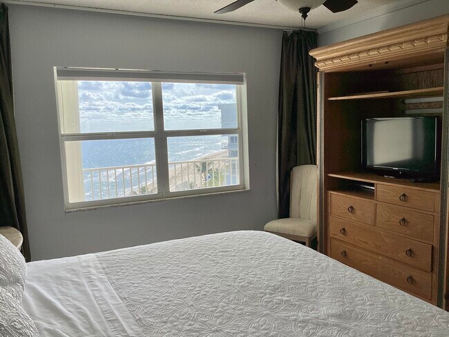 Building Photo - 3101 S Ocean Blvd