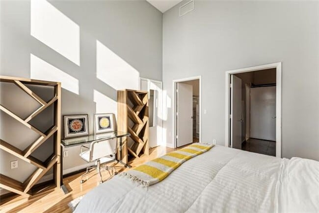 Building Photo - 465 Brickell Ave