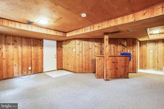 Building Photo - 2325 Highland Ave