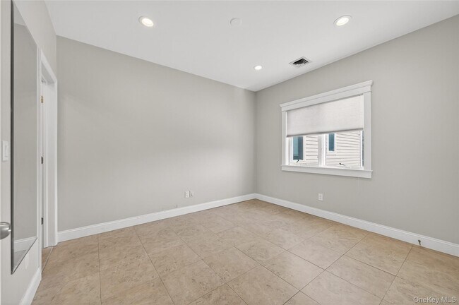 Building Photo - 24 Bayville Ave