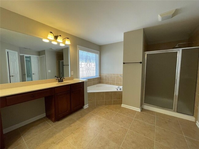 Building Photo - 2871 Royston Dr