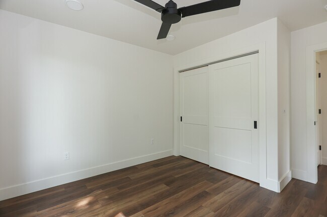 Building Photo - 1797 E Rex Rd