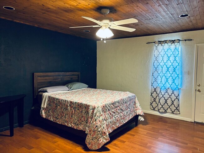 Building Photo - 4901 Timber Ln