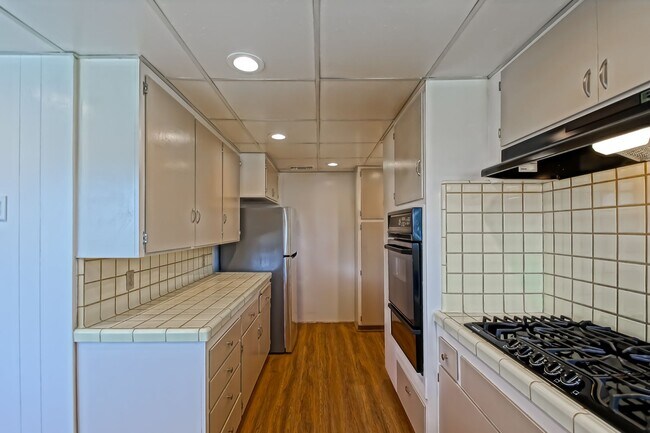 Building Photo - SPACIOUS, BRIGHT & AIRY, 3BR2BA HOME W/ GR...