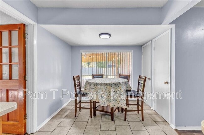 Building Photo - 11403 Largo Dr