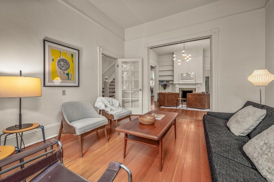 Building Photo - 1720 NW Hoyt St