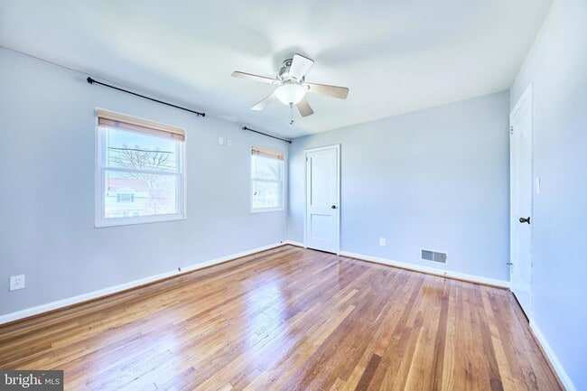 Building Photo - 2319 Riverview Terrace