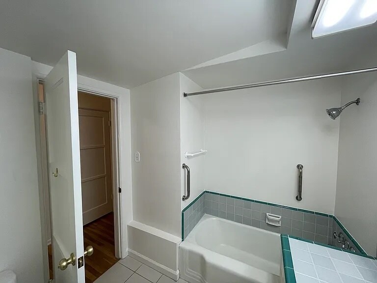 Bathroom 1 - 4717 Cedros Ave