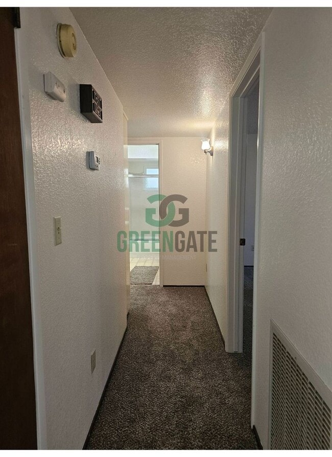 Building Photo - Beautiful 3 BEDROOM 2 BATH HOME IN MODESTO...