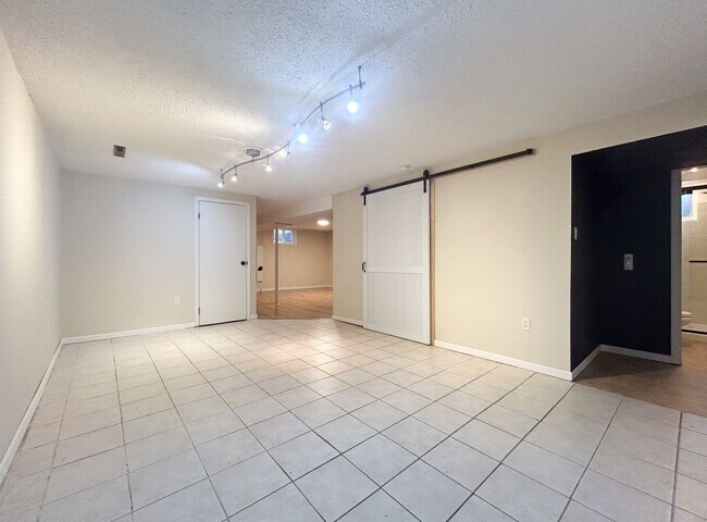 Building Photo - Wonderful Large 5 Bedroom House with Fenced Back Yard and 2-Car Garage