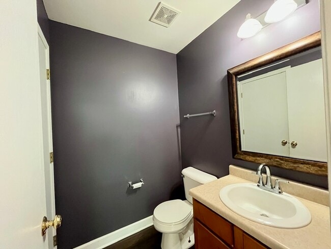 Building Photo - 1919 Golden Gate Ln