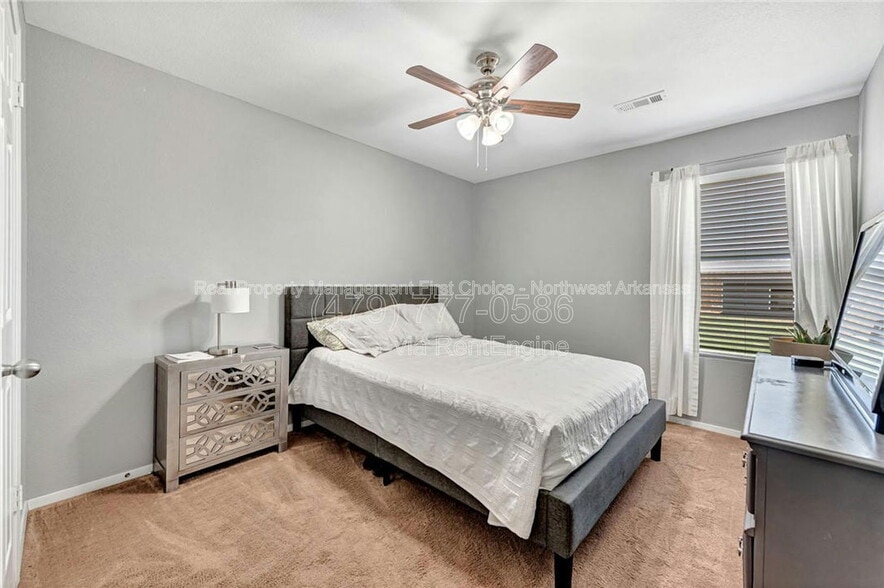 Building Photo - 716 NW 70th Ave