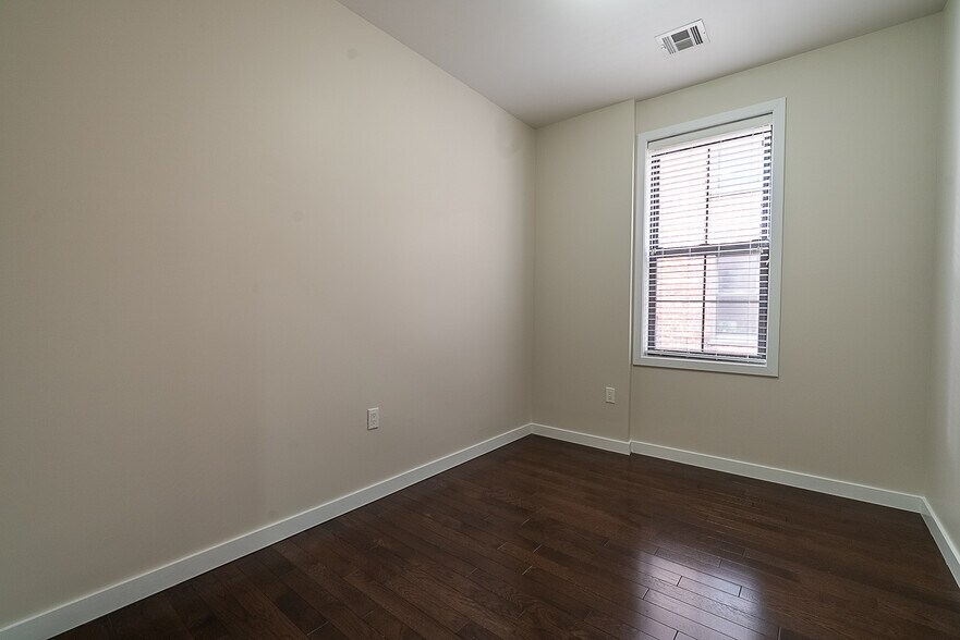 Building Photo - 3279 33rd St