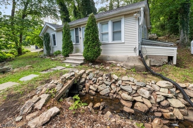 Building Photo - 35 Bayonne Dr