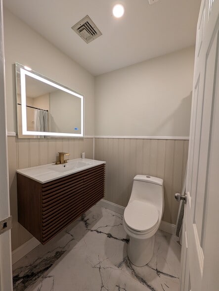 Building Photo - 15 N Forge Manor Dr